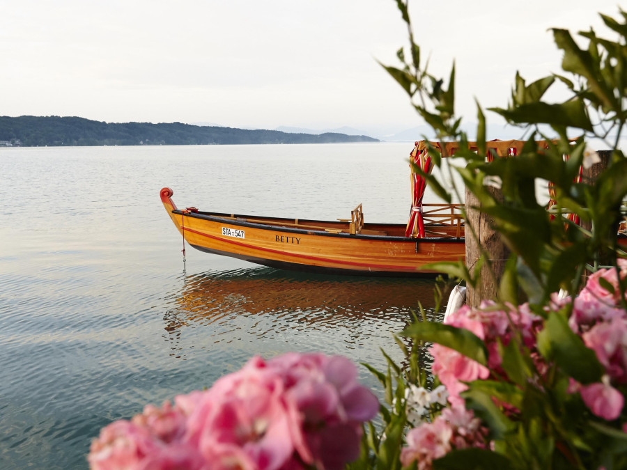 Main image for gallery Auf dem Starnberger See