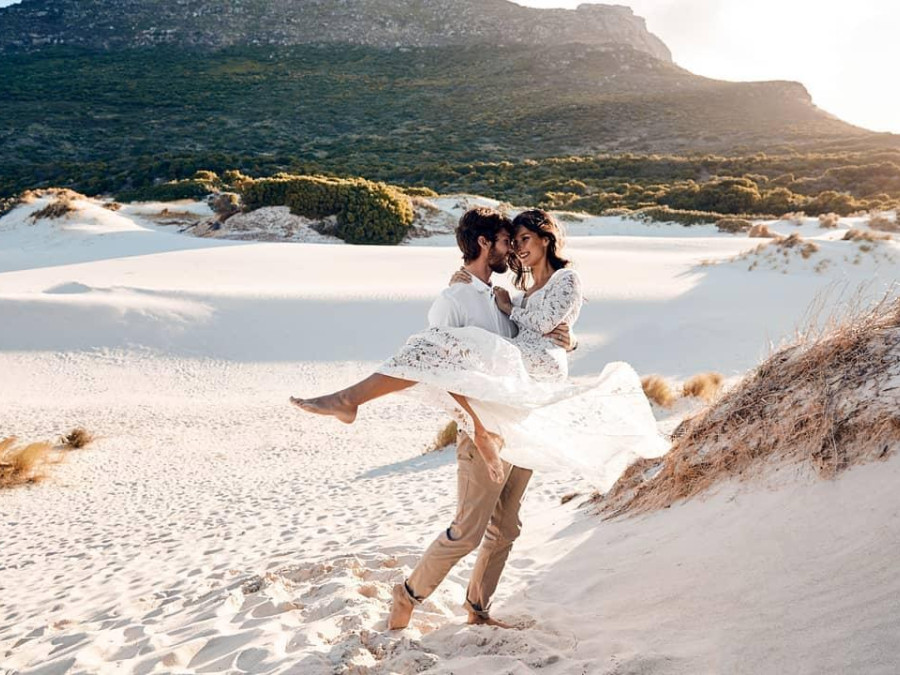 Main image for gallery Traumafterweddingshooting im Sand