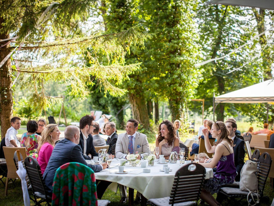 Main image for gallery Hochzeitsfeier im Schlosspark