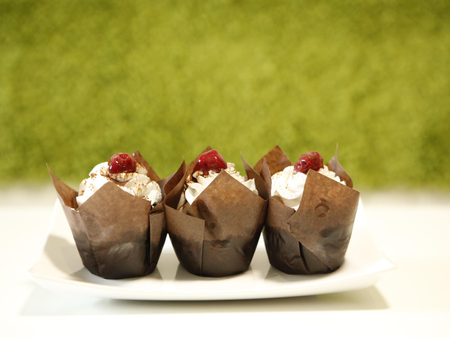 Main image for gallery vegane Schokomuffins mit Kirschen