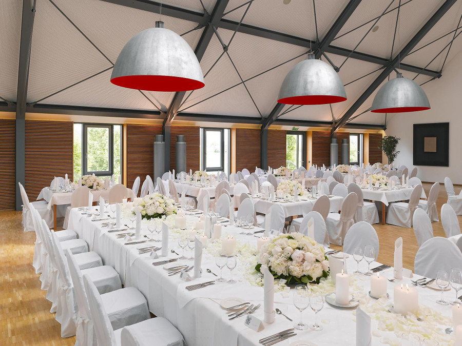 Main image for gallery Hochzeit im Gutshof-Restaurant