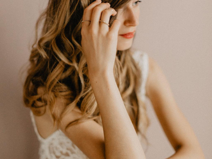 Main image for gallery Happy Bride