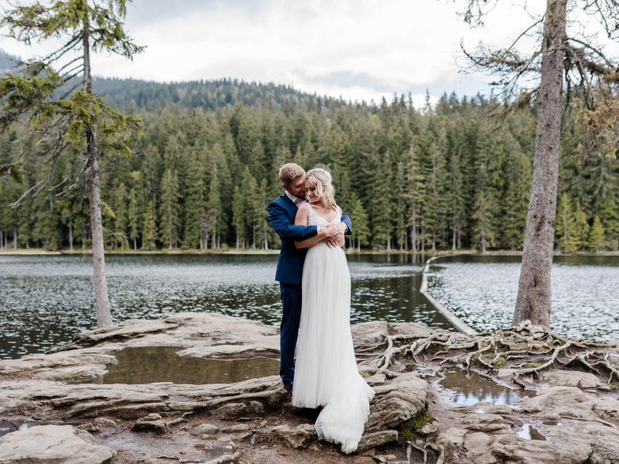 Main image for gallery Hochzeit im Bayerischen Wald