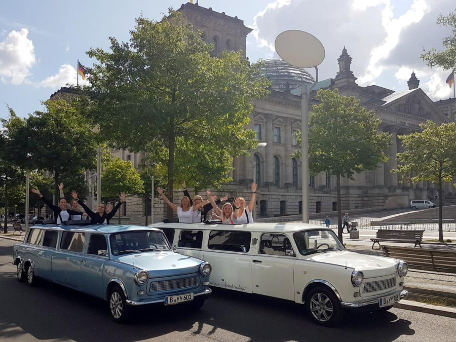 Main image for gallery JGiA Party Fahrt mit den Trabant Limousinen