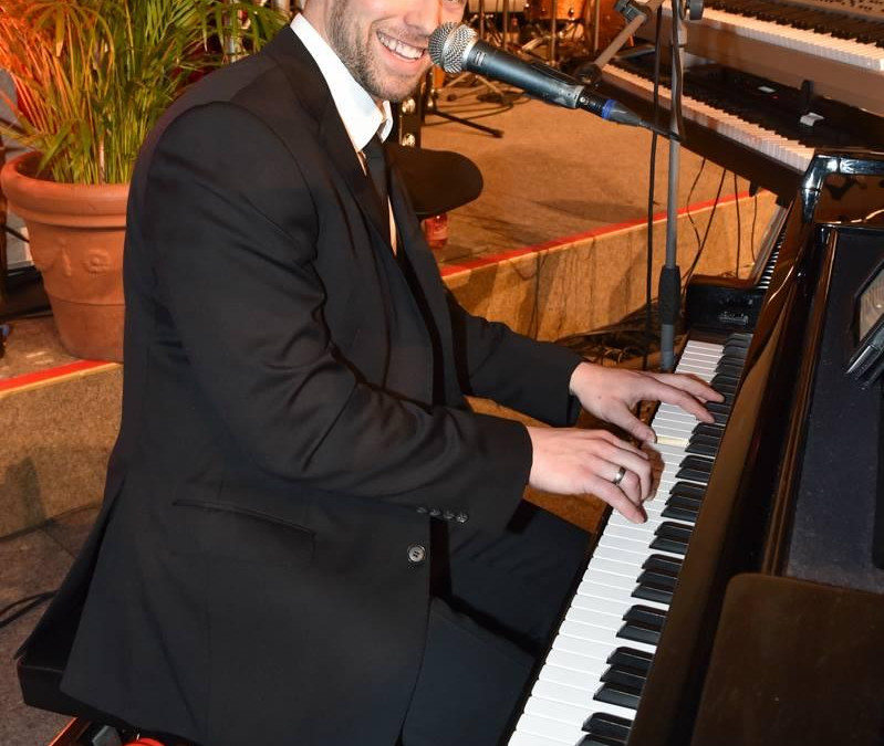 Main image for gallery Pianist & Sänger