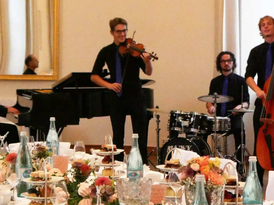 Main image for gallery Pizzicato Blue Dinnerband