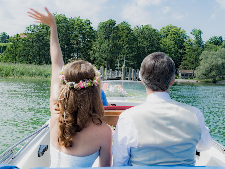 Main image for gallery Hochzeitsreportage und Brautstyling - Trauung in der Alten Bibliothek im Schloss Herrenchiemsee