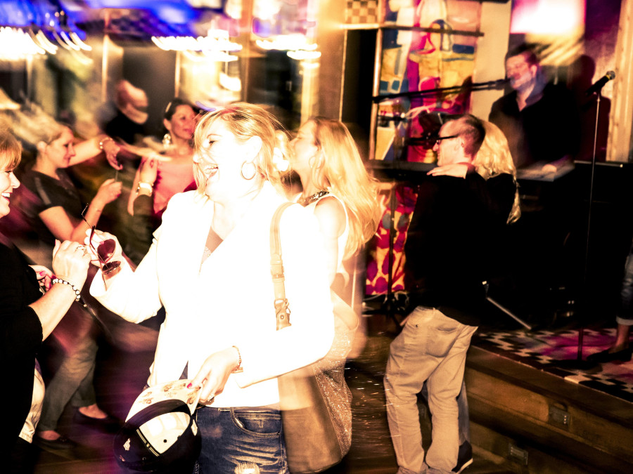Main image for gallery Trio Party