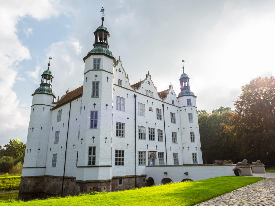 Main image for gallery Schloss Ahrensburg
