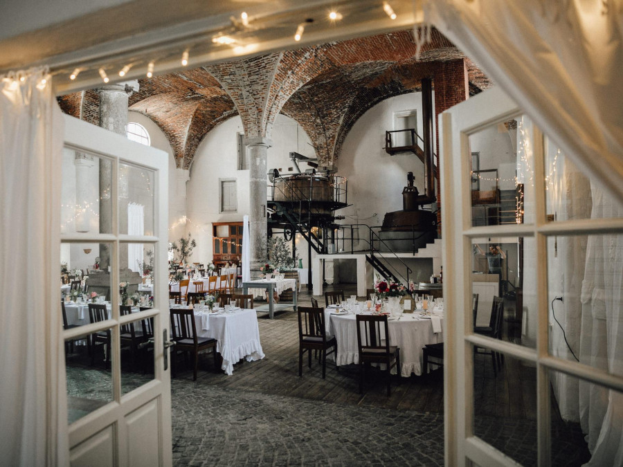 Main image for gallery Scheunenhochzeit im Bräuhaus Schwarzach