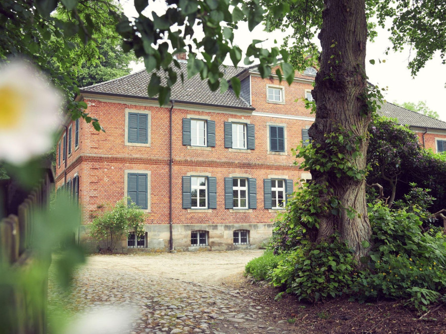 Main image for gallery Haupteingang + Gartenblick (RĂĽckseite)