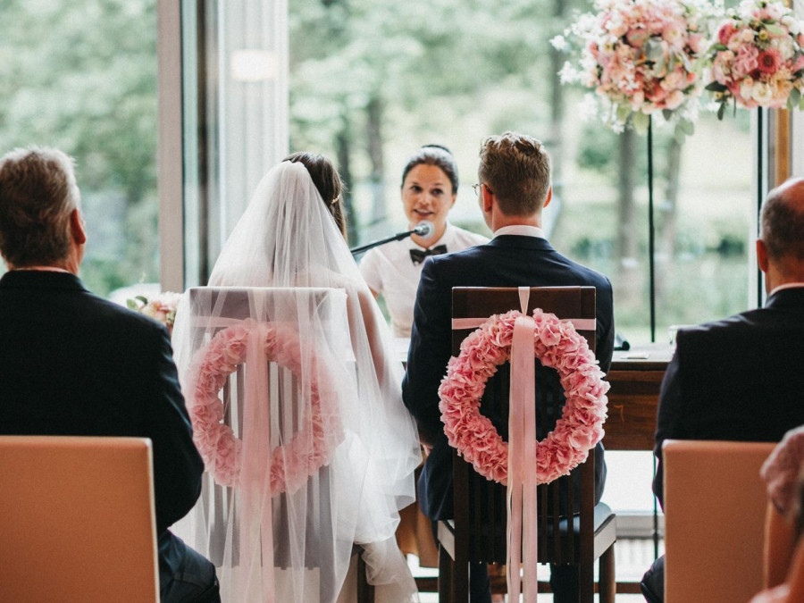 Main image for gallery Stephi & Yves in der Elblounge in Hamburg - picture credit Nancy Ebert