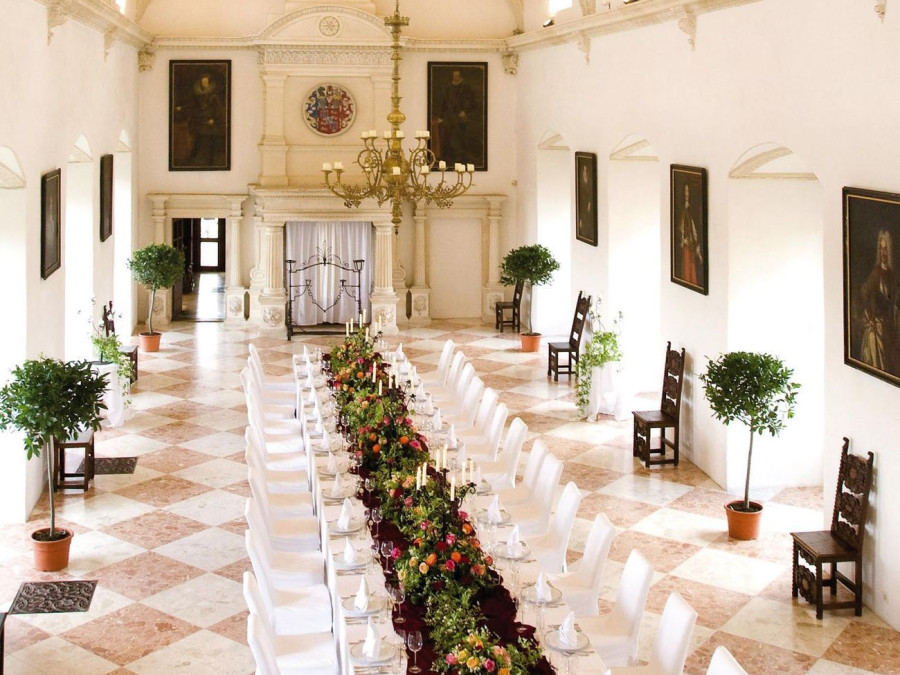 Main image for gallery Marmorsaal mit Tafel