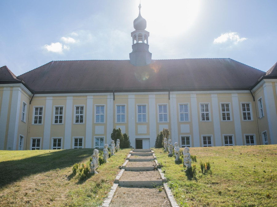 Main image for gallery Das Schloss von AuĂźen