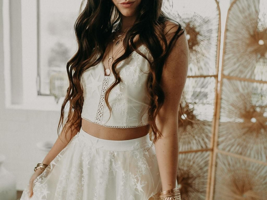 Main image for gallery Labude Köln - Brautkleider im Boho- und Vintagestil