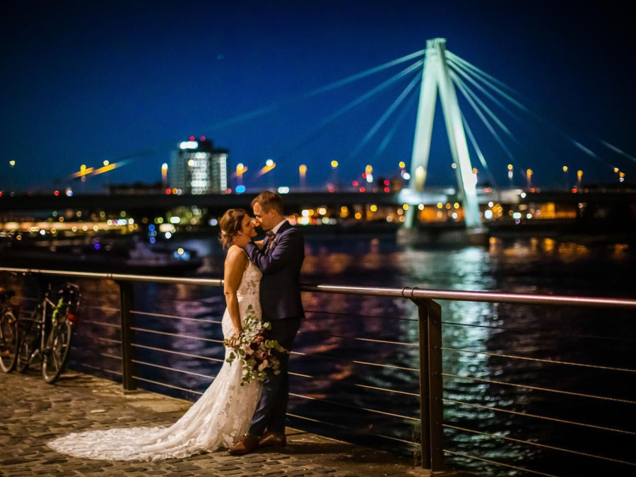 Main image for gallery Bunt und Schön - wunderschöne Hochzeitsaufnahmen // Hochzeitsfotografie