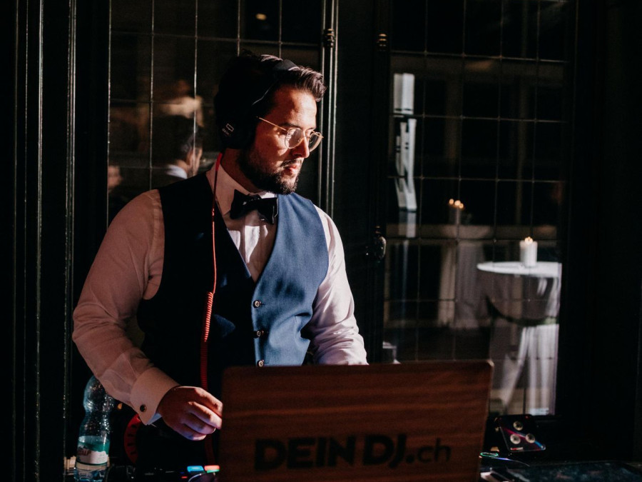 Main image for gallery DJ Wedding