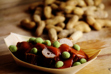 Main image for gallery Erdnuss-Wasabi Currywurst