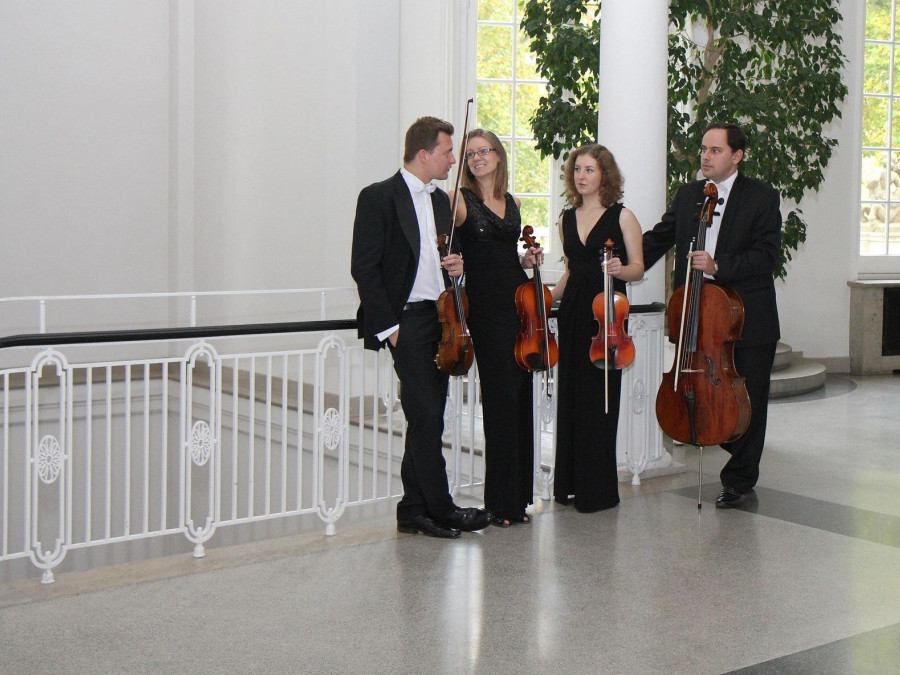Main image for gallery Dialog Quartett