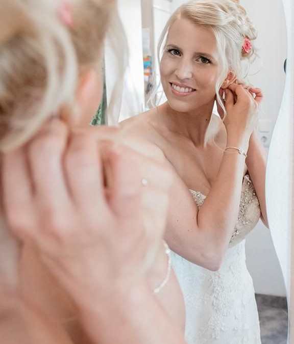 Main image for gallery Brautmake up und Brautstylings