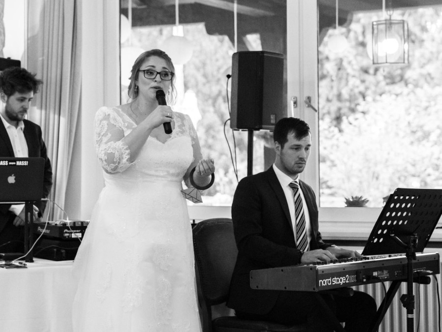 Main image for gallery Hochzeitssängerin auf der eigenen Hochzeit ;-)