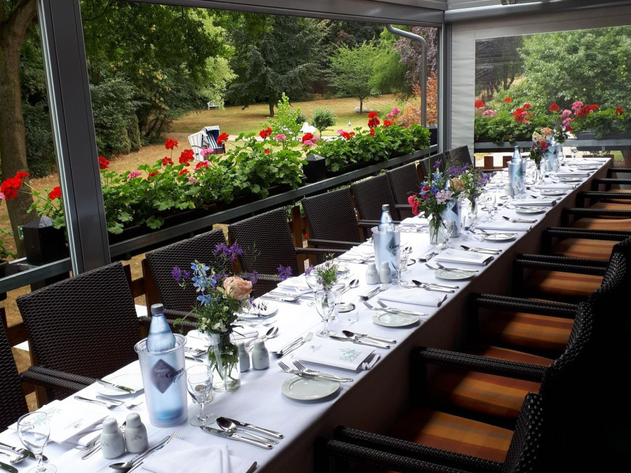 Main image for gallery Feier auf der Parkterrasse