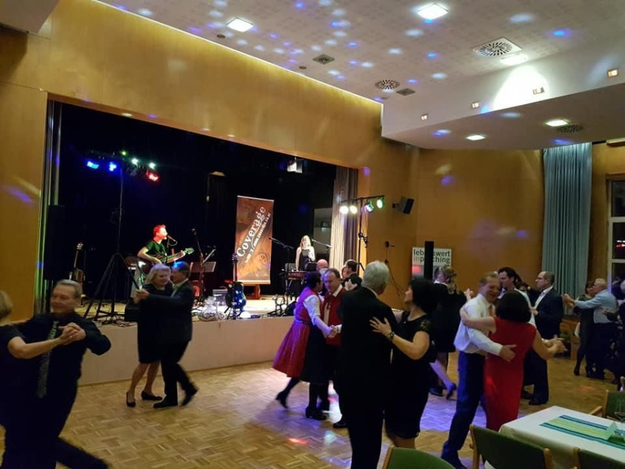 Main image for gallery Party mit Coverage