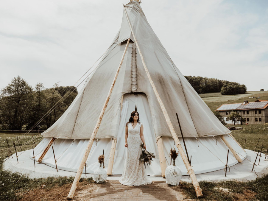 Main image for gallery free spirit wedding