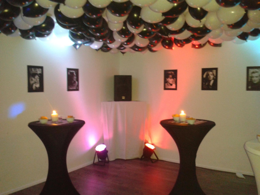 Main image for gallery Party