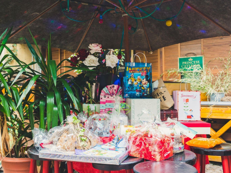 Main image for gallery Geschenketisch