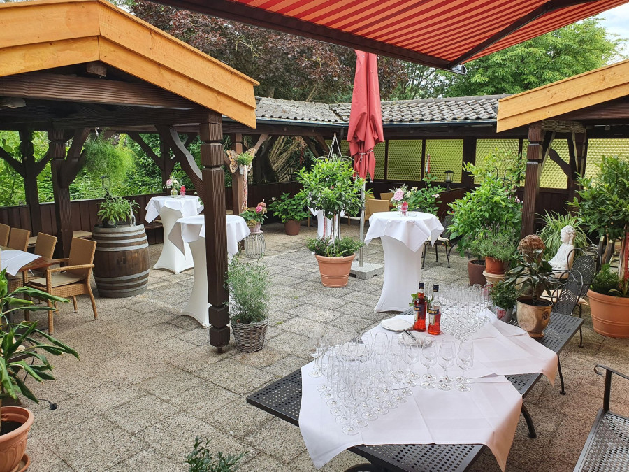 Main image for gallery Empfang auf der Terrasse