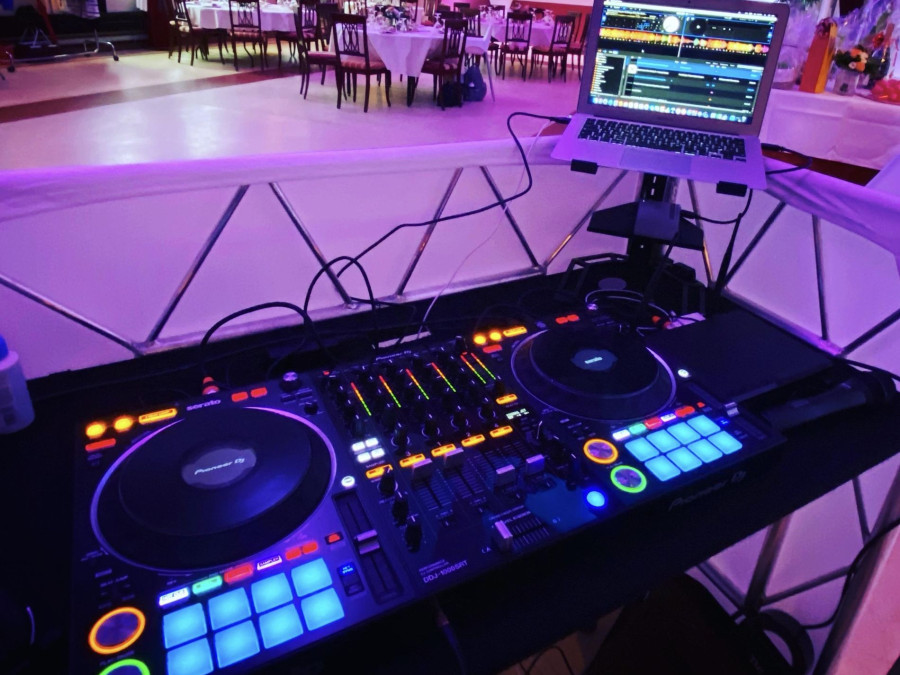 Main image for gallery Deejay Gazelle
