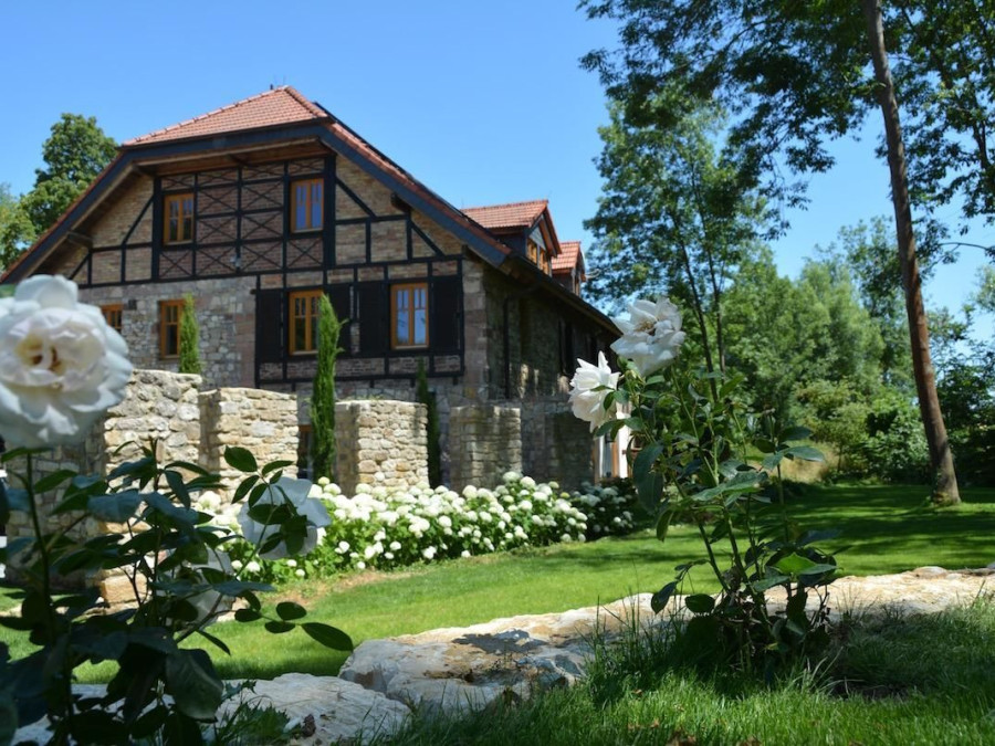Main image for gallery Eventhaus und Park