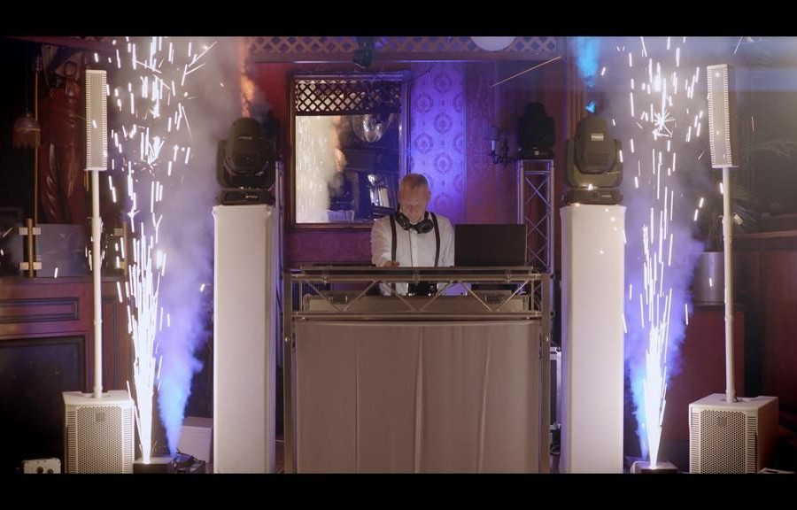 Main image for gallery DJ inklusive Technik
