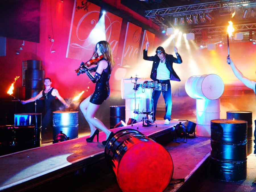 Main image for gallery Violin & Drums Feuershow - LED Show