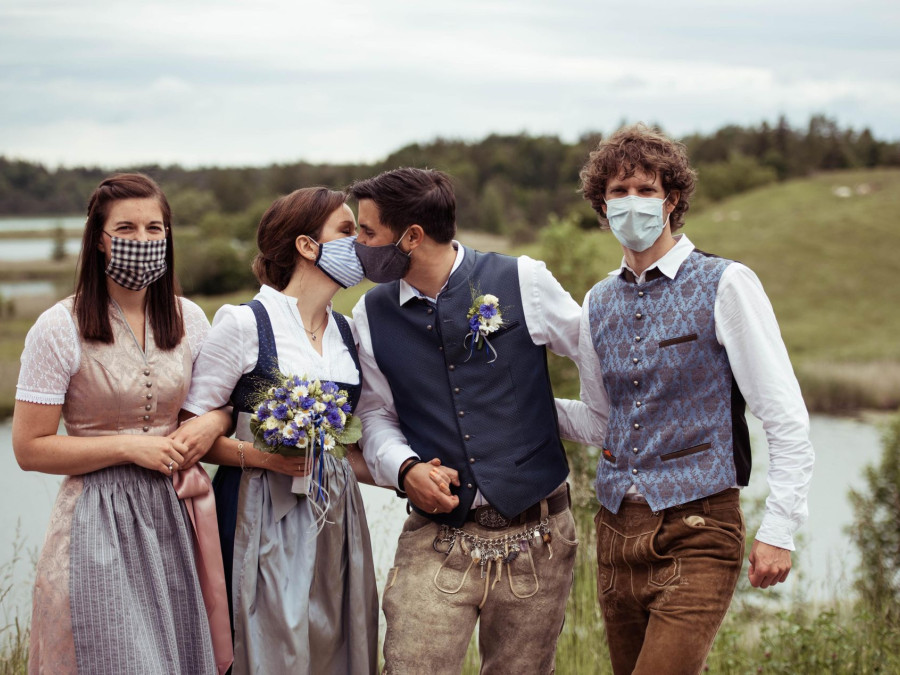 Main image for gallery Lächeln unter die Masken bitte....