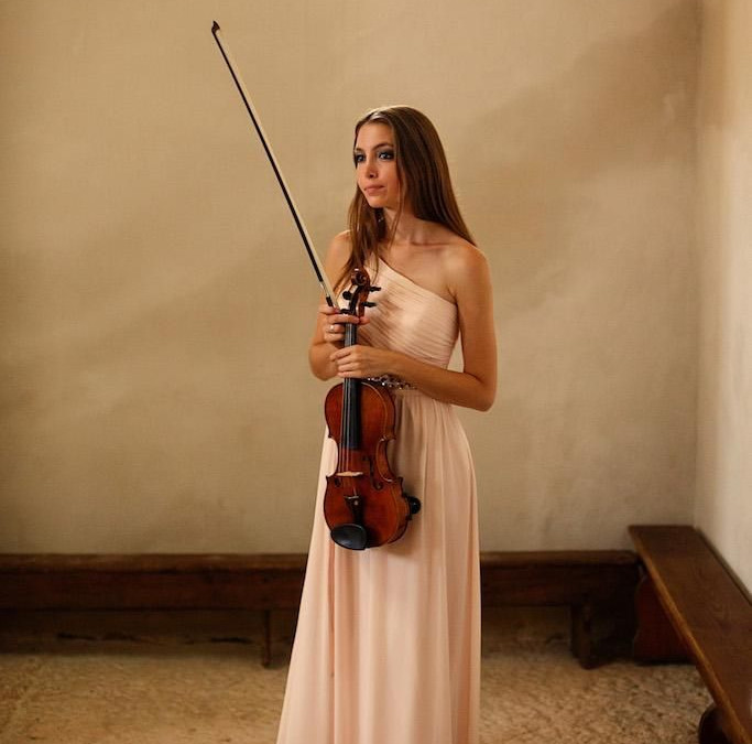 Main image for gallery Violinistin Trauung