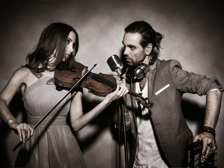 Main image for gallery DJ Plus Gesang, Saxophon und Violine