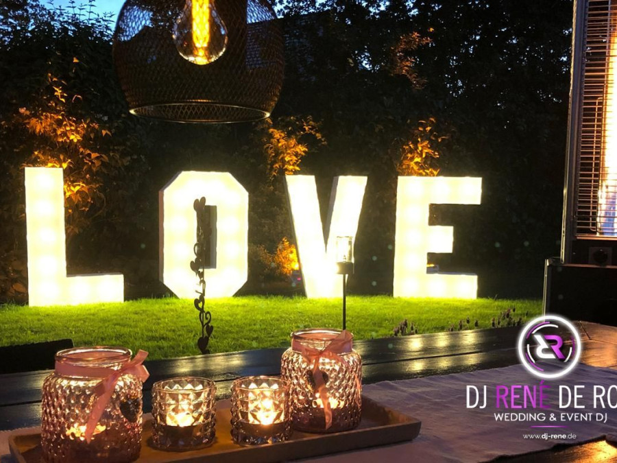 Main image for gallery XXL LED LOVE Buchstaben