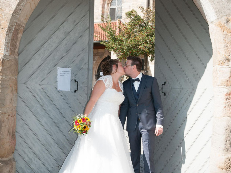 Main image for gallery Kirchliche Hochzeit