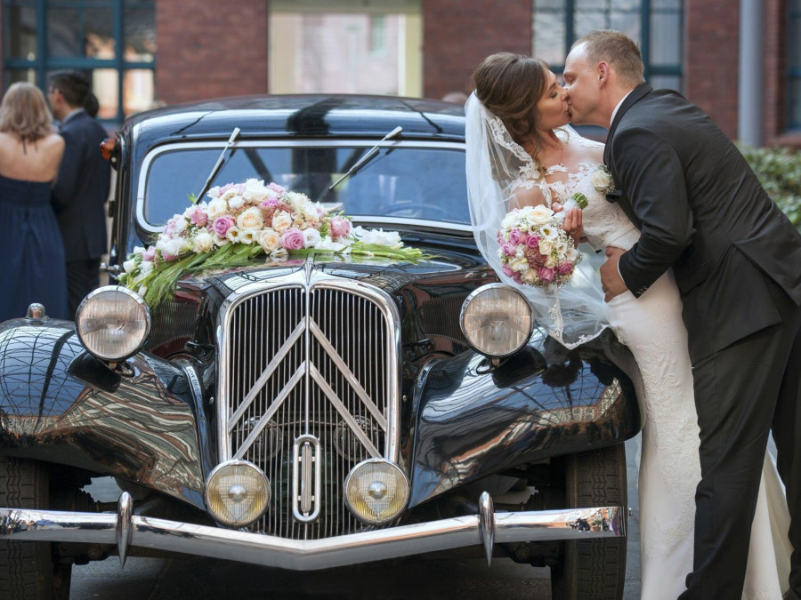 Main image for gallery HochzeitsautoHannover.de - Glück