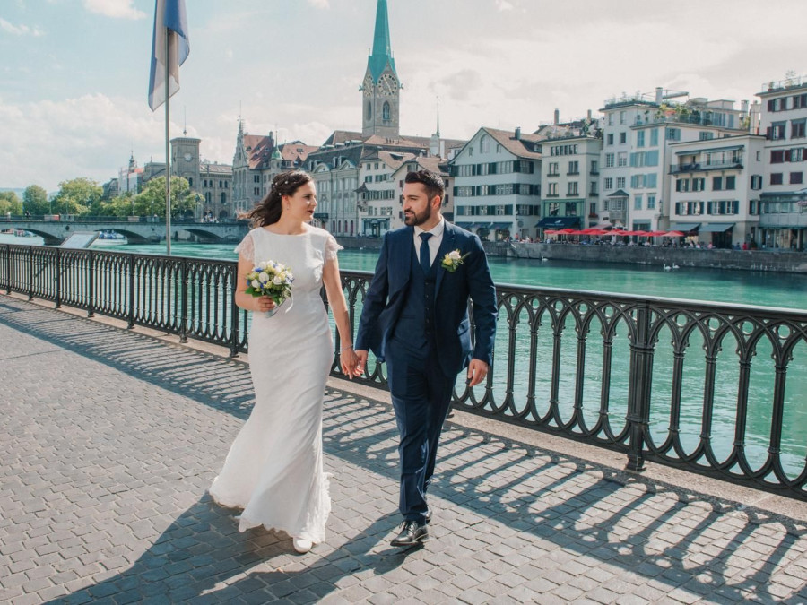 Main image for gallery lovebirds