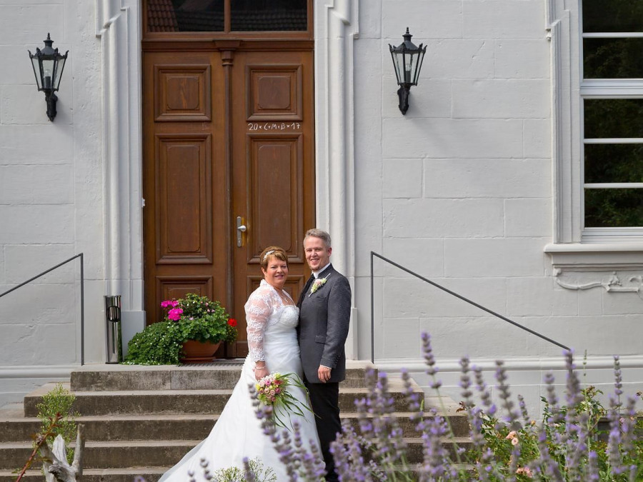 Main image for gallery Hochzeit im Park