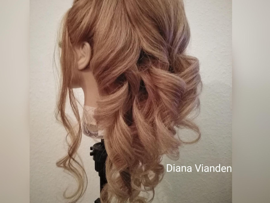 Main image for gallery Beispiele Brautfrisuren