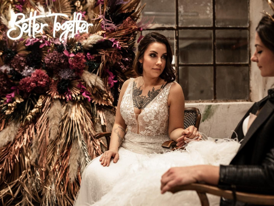 Main image for gallery Industrial Romance - Jenny und Madeleine