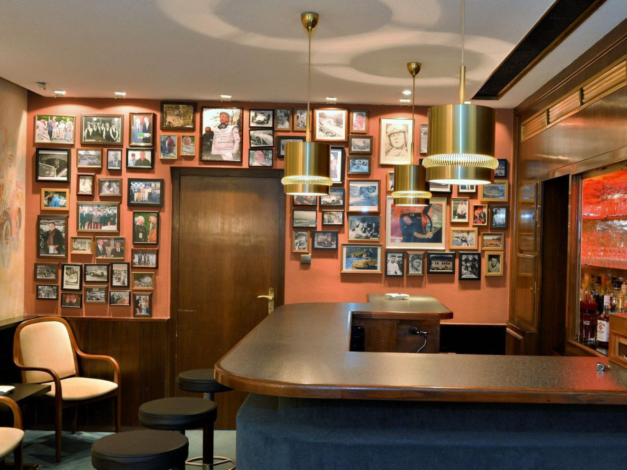 Main image for gallery Paddock Bar