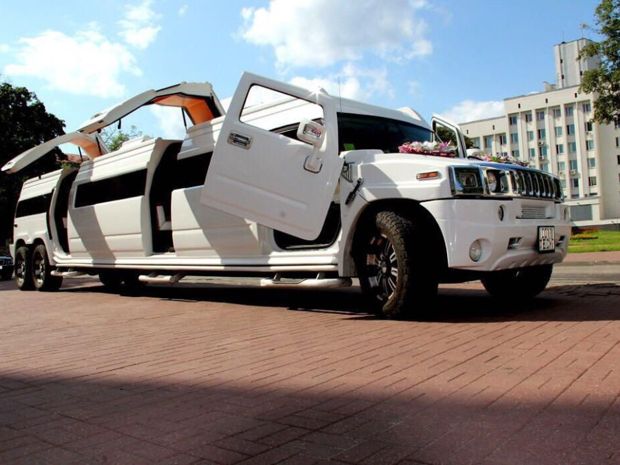 Main image for gallery XXL Hummer Stretchlimousine für ganz NRW mieten