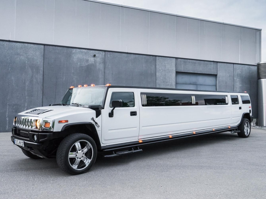 Main image for gallery Weiße Hummer Stretchlimousine für ganz NRW mieten
