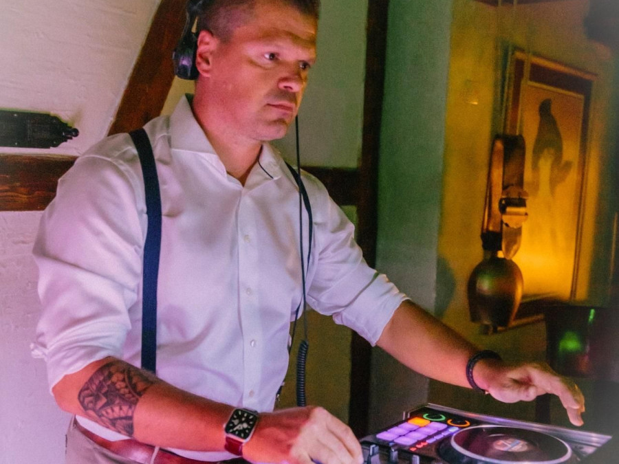 Main image for gallery Hochzeits DJ Ein DJ Thomas