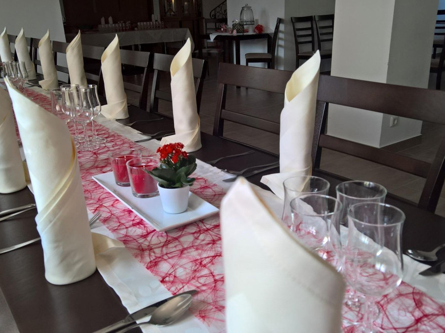 Main image for gallery Gedeckter Tisch